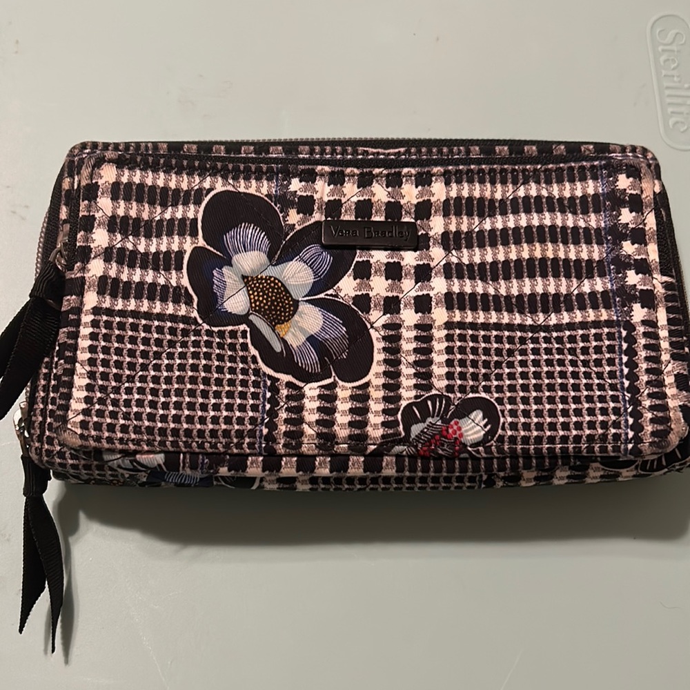 Vera Bradley wristlet with multiple compartments missing handle attachment.
